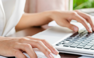 Nowe komputery przenośne oraz tablety do dyspozycji uczniów w ramach KPO