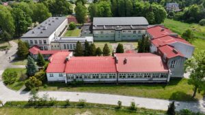 Zdjęcie przedstawia budynek dawnego gimnazjum - ZSP w Pilchowicach